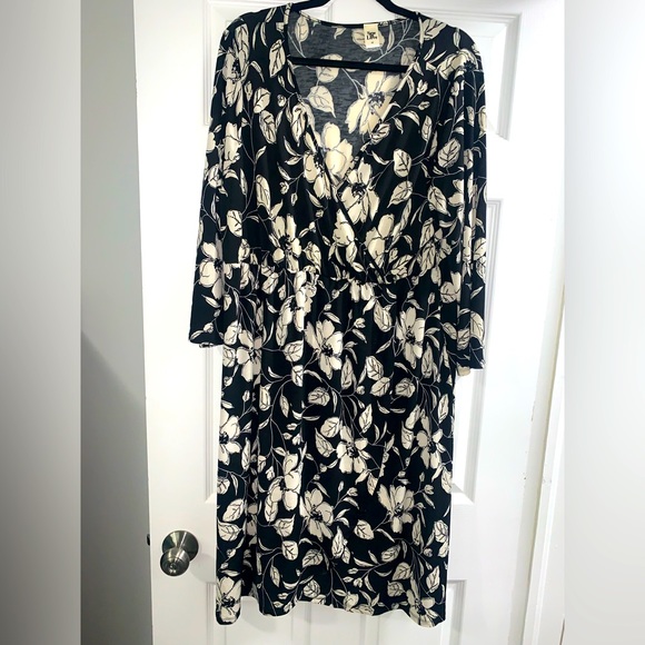 Never Worn- Black and White/Ivory Wrap Dress 3x - Picture 1 of 1
